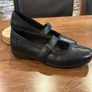 Clark’s Mary Jane’s size 9M